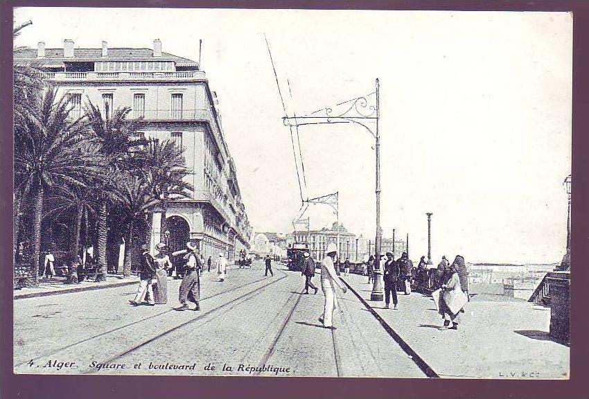 ALGER - SQUARE ET BOULEVARD DE LA REPUBLIQUE - ANIMEE - TRAMWAYS -