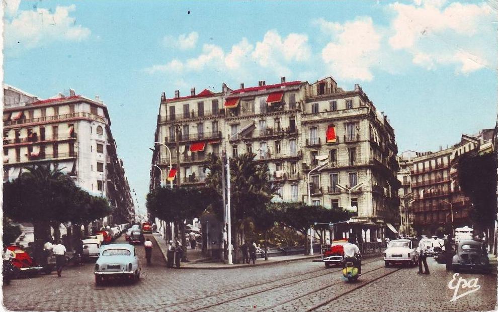 CPSM ALGER - Rue Montaigne et Avenue de la Bouzaréah