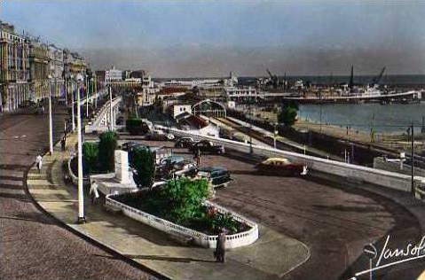 ALGER Boulevard Carnot et le Monument aux Morts aux Marins