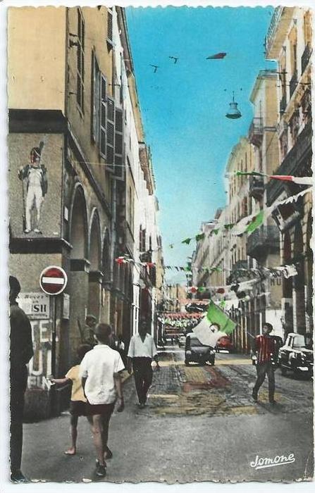 cpsm  bon tat , alger , fêtes de l´independance  EL-DJEZAIR , rare  , rue bab-azoun ou le grenadier n´en revient pas