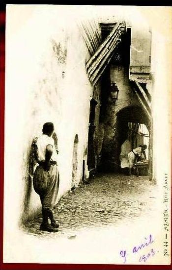 ALGER - 44  Rue Arabe - (Beau plan animé) - CP précurseur, vers 1900.