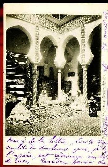 ALGER - 53  Intérieur de maison Maure - (Beau plan animé) - CP précurseur, vers 1900.
