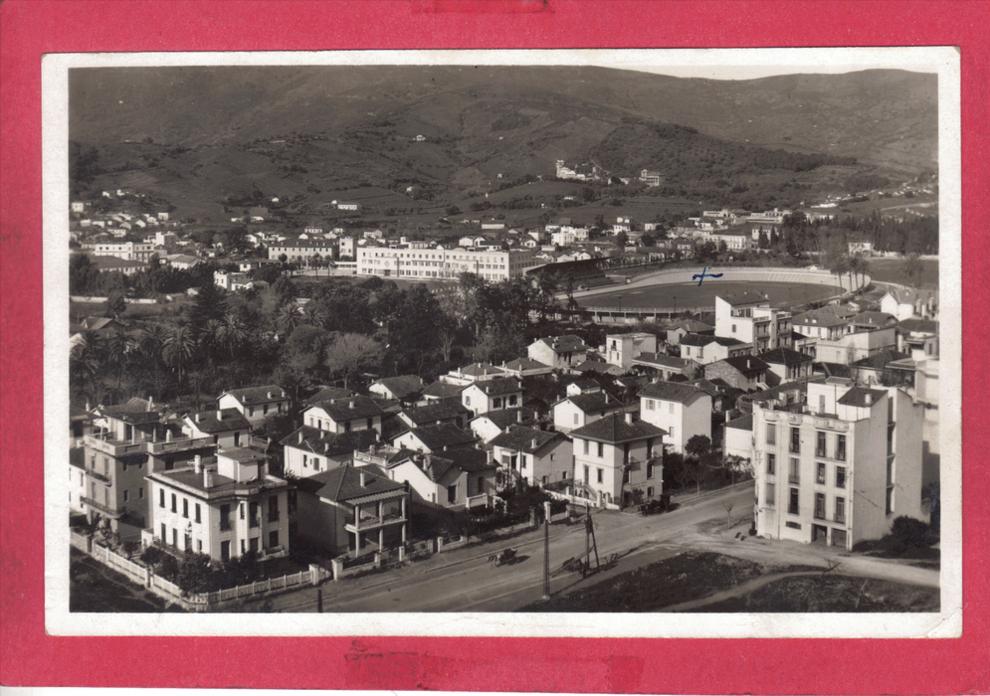 BONE - Quartier Beauséjour - Le Stade Municipal - (CPA en TBE)