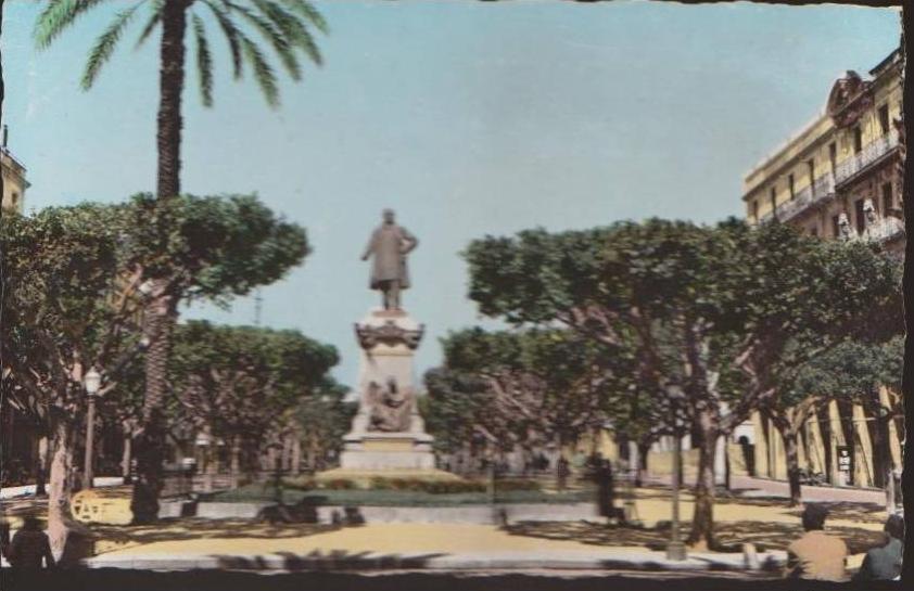 CPSM BONE LE COURS BERTAGNA ET LA STATUE THIERS  ANNABA ALGERIE ANIMEE