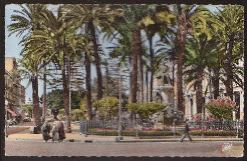 CPSM BONE LA STATUE DE BERTAGNA ET LE COURS  ANNABA ALGERIE ANIMEE