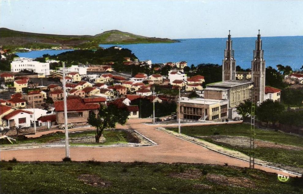 ALGERIE ANNABA BONE - Le quartier Sainte Thérèse Véhicule stationné