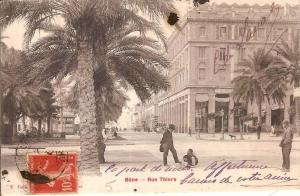 BONE RUE  THIERS (cireur de chaussures)