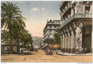 BONE  - les quais warnier ( une vielle RENAULT)