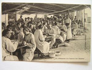 cpa, très belle vue animée, Algérie, un refectoire à la caserne de Zouaves