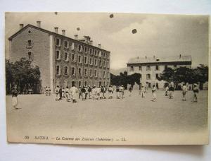 cpa, très belle vue animée, Batna, la caserne des zouaves, intérieur