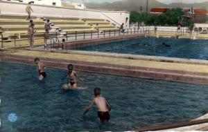 ALGERIE BATNA - La Piscine municipale Animé avec des hommes adultes et garçons