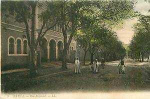 CPA           Algérie       Batna  rue   Bugeaud        envoyée en 1913          animée      G-436