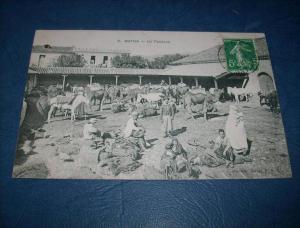 Batna - Un Fondouk - animée   anes, chameaux... - Coll. Idéale PS 8 - circulée 1910 - L100