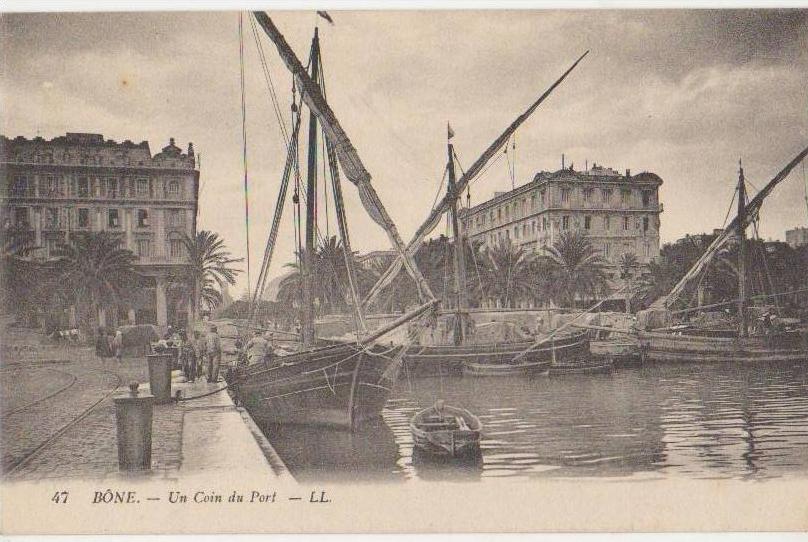 CPA ALGERIE BONE Un Coin du Port Bateaux