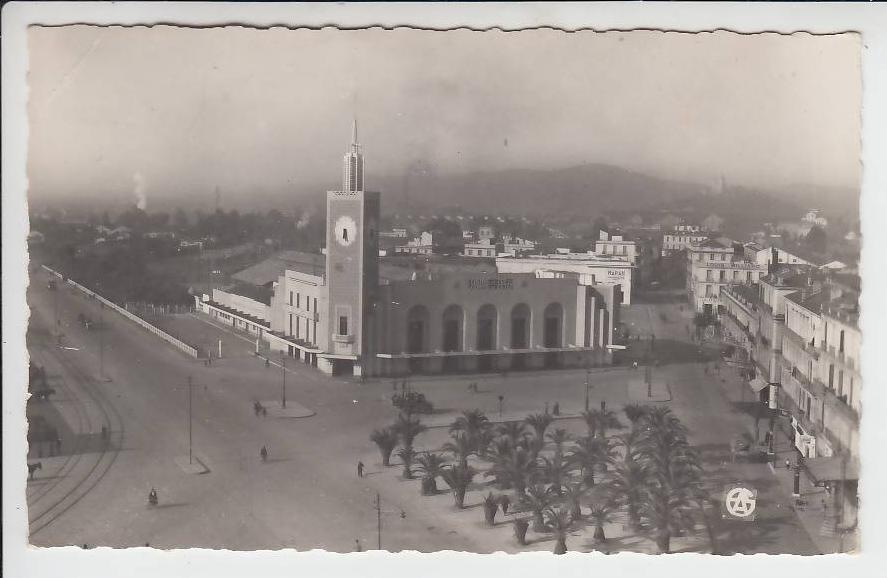 ALGERIE - BONE ( Annaba ) - Le Square et la Gare - CPSM dentelée ( Africa Afrique du Nord )