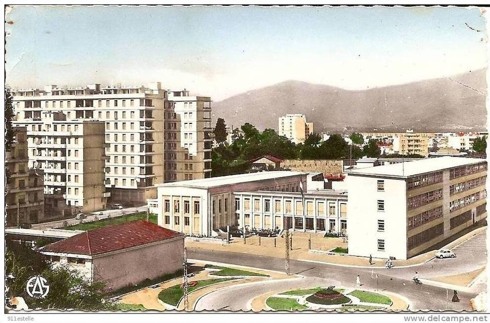 BONE  - la préfecture et les santons