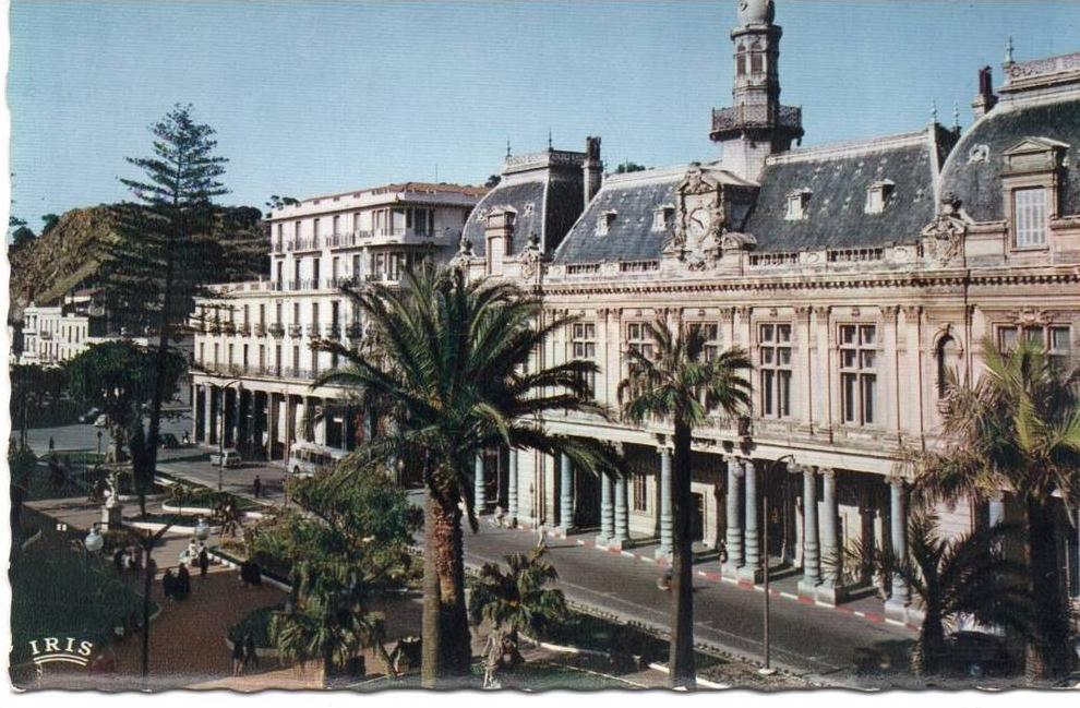 CPSM - ALGERIE - BONE - ANNABA - L'Hotel de Ville - Coul - Ann 50 -