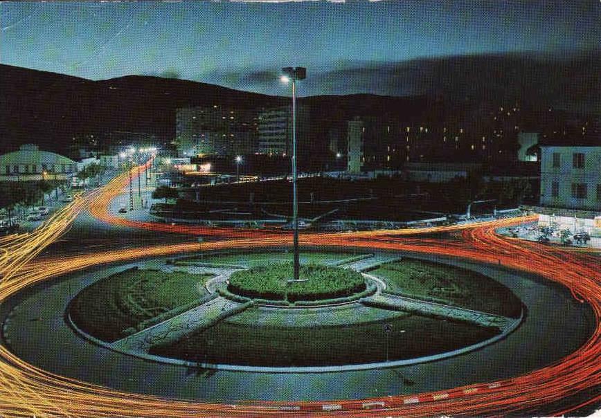 Algerie, Annaba, Place Ahcene Ennouri la nuit, circulé oui 1974