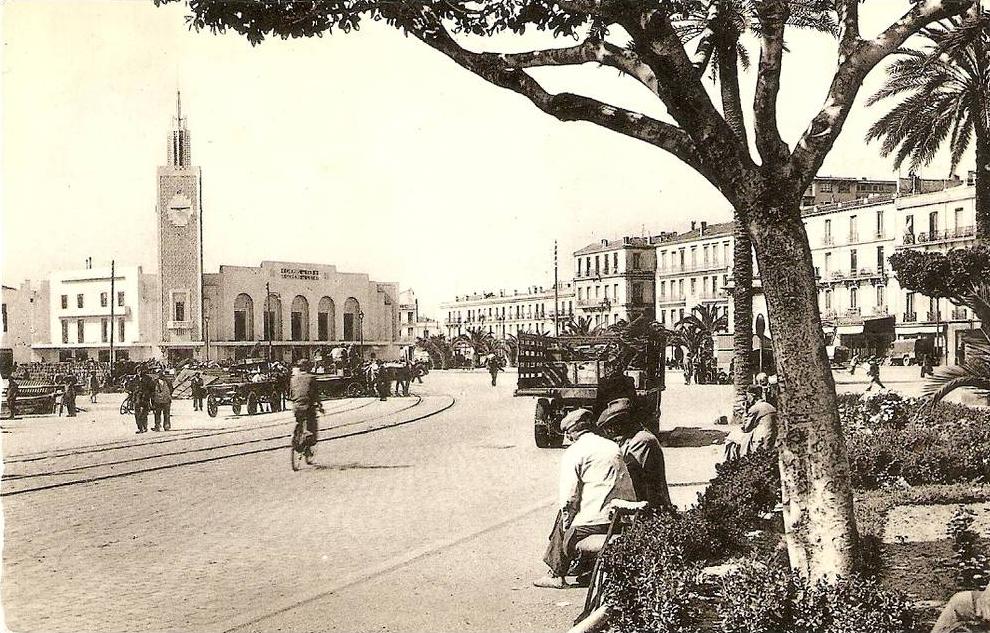 BONE  -  LA PLACE DE LA GARE