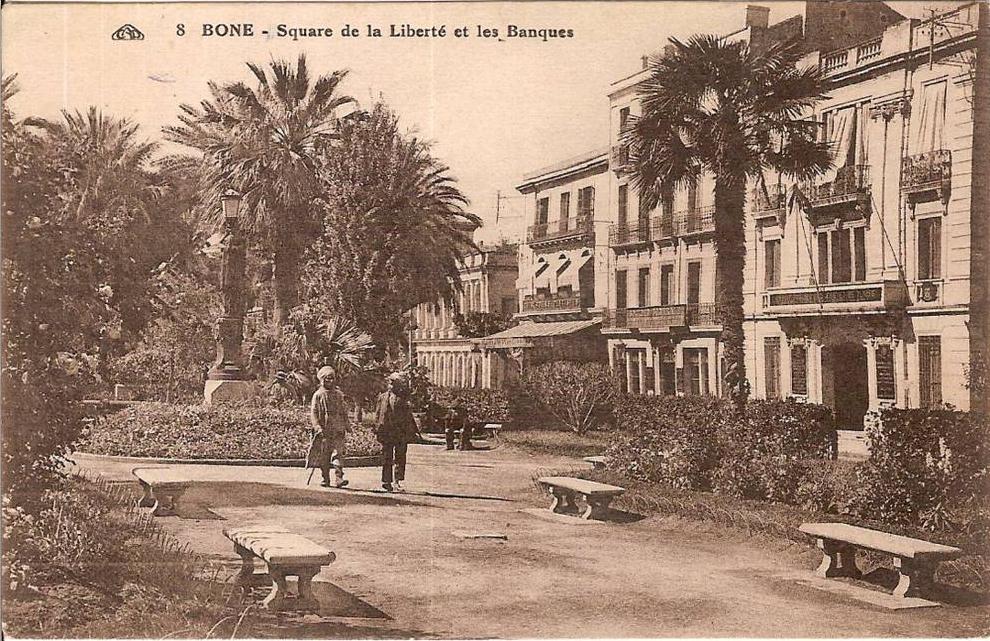 BONE  SQUARE DE LA LIBERTE ET LES BANQUES