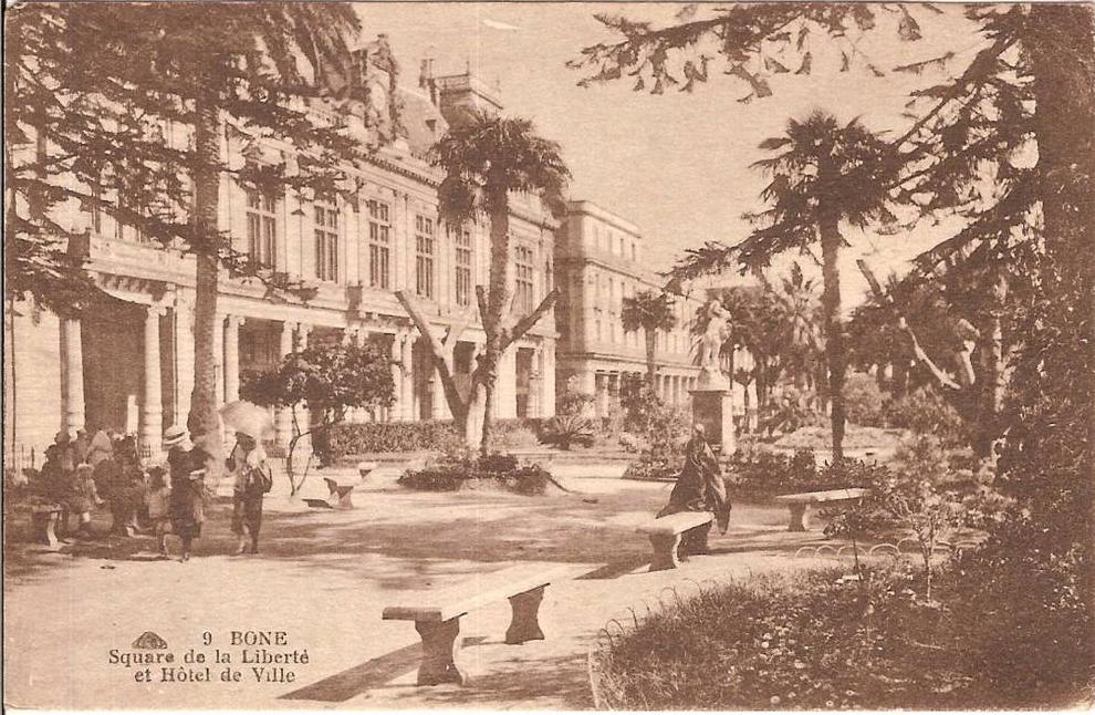 BONE SQUARE DE LA LIBERTE ET HOTEL DE VILLE N°9
