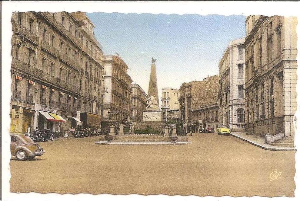 BONE   le monument aux morts  No838