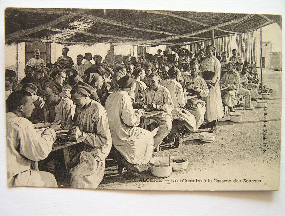 cpa, très belle vue animée, Algérie, un refectoire à la caserne de Zouaves
