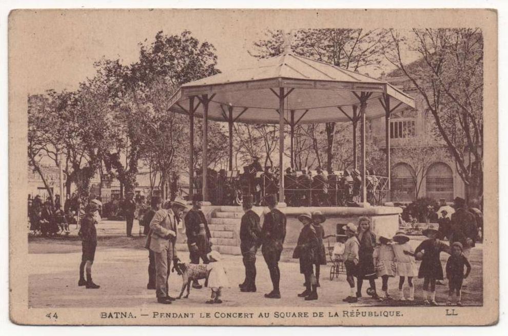 - ALGERIE - Pendant le Concert au Square de la République -