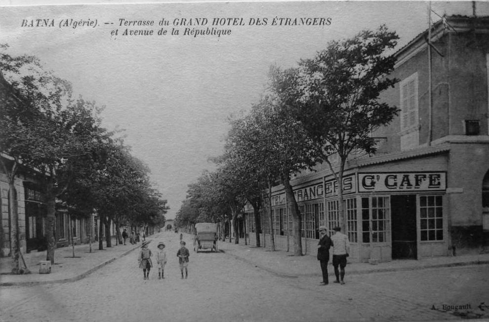 Terrasse du grand hotel des étrangers et avenue de la république