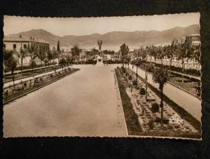 BATNA - JARDI PUBLIC ET MONUMENT AUX MORTS 1955