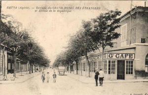 ALGERIE  BATNA  Terrasse du Grand Hôtel des Etrangers et Avenue de la République  ..... ( Ref FA798 )