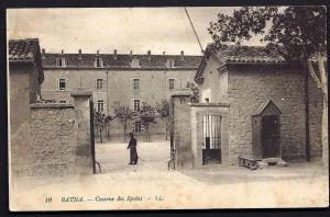 CPA  ANCIENNE- ALGÉRIE- BATNA- ENTRÉE DE LA CASERNE DES SPAHIS AVEC ANIMATION-