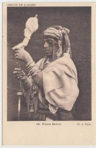 cpa Algerie L´Aures Chaouia Fileuse Berbere