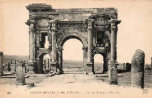 Afrique-Algérie - ( Batna ) Ruines Romaines de TIMGAD - Arc de Trajan côté Est - Editions ND Phot  n° 185*PRIX FIXE