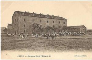 Batna   Caserne des Spahis   Entrainement des cavaliers dans la cours   /3765