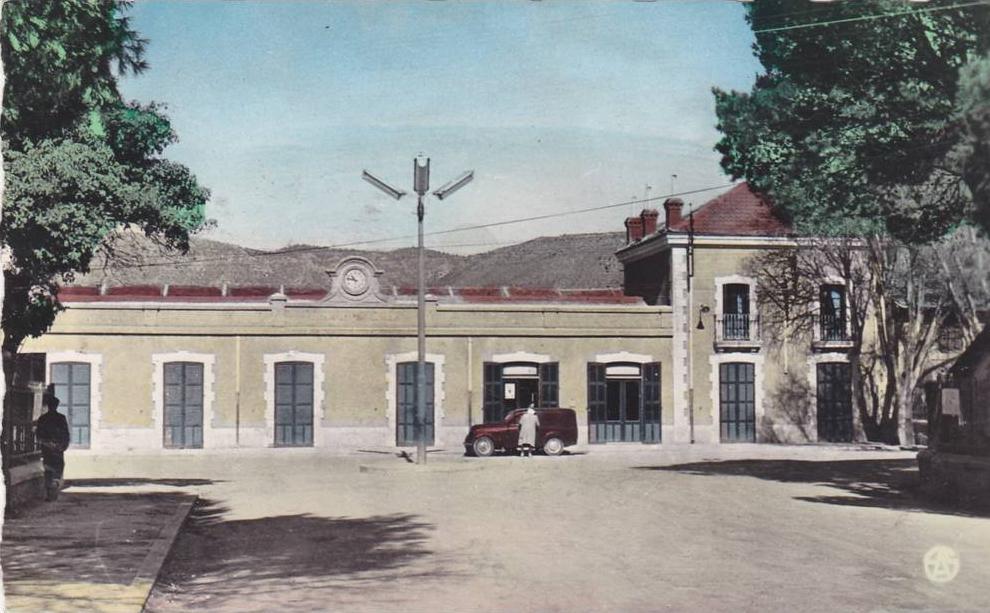 AFRIQUE,AFRIKA,AFRICA,MAG HREB,Algérie,Algéria,BATN A,LA GARE,CHEMIN DE FER,DEPART ET ARRIVEE DES TRAINS