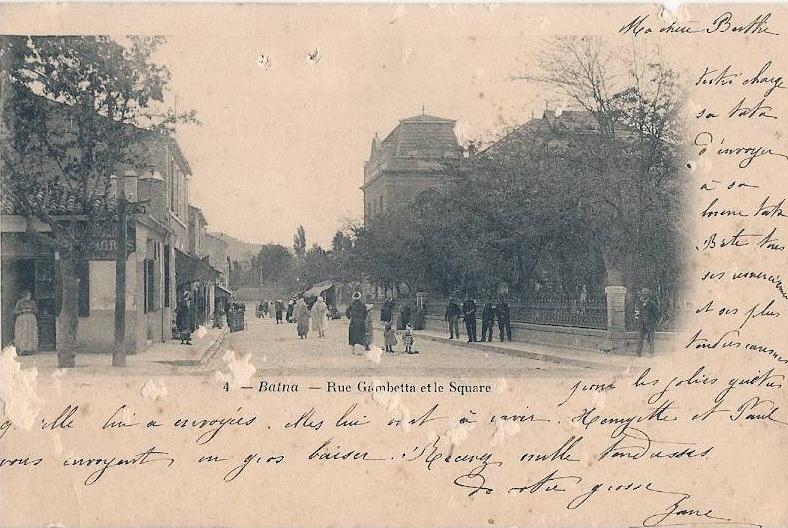 BATNA rue gambetta et le square, précurseur timbré 1904    (2 petits trou d'agraffe et pelurage  )