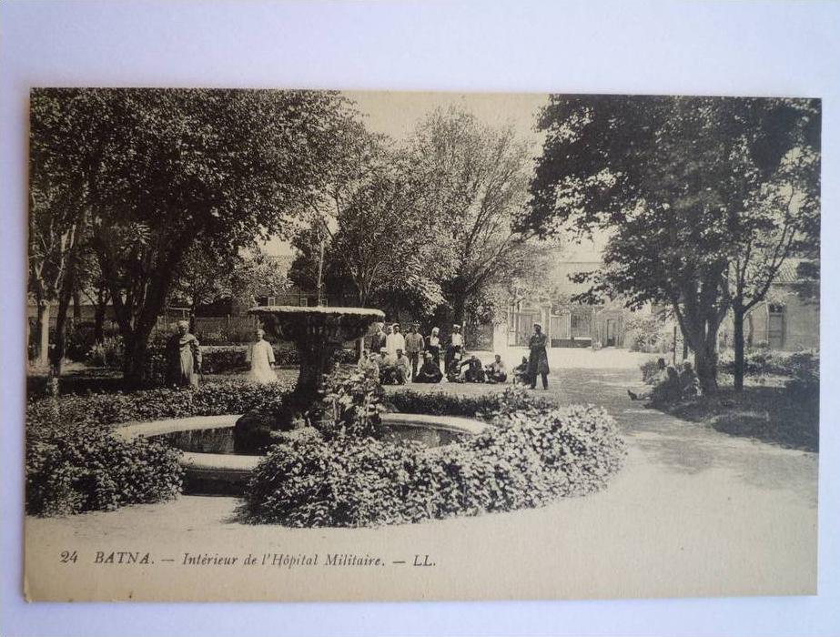 BATNA  (Algérie)    Intérieur de l'Hôpital Militaire  -  Petite animation