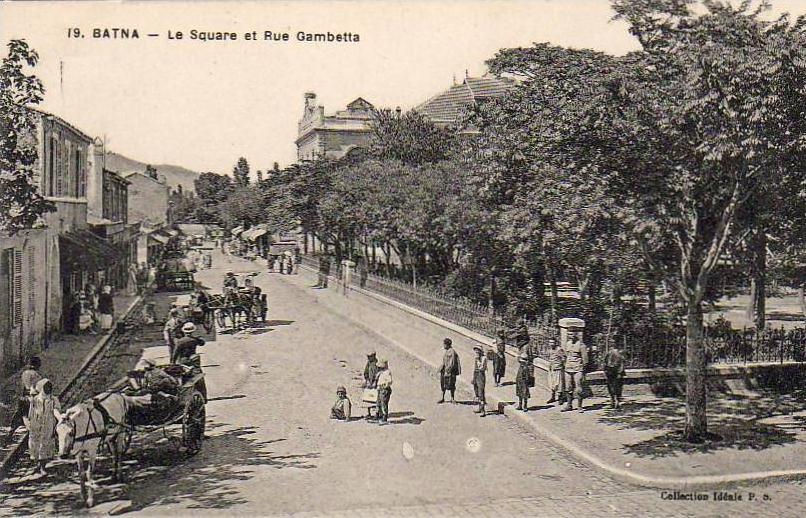 ALGERIE  BATNA  Le Square et Rue Gambetta  ..... ( Ref FA818 )