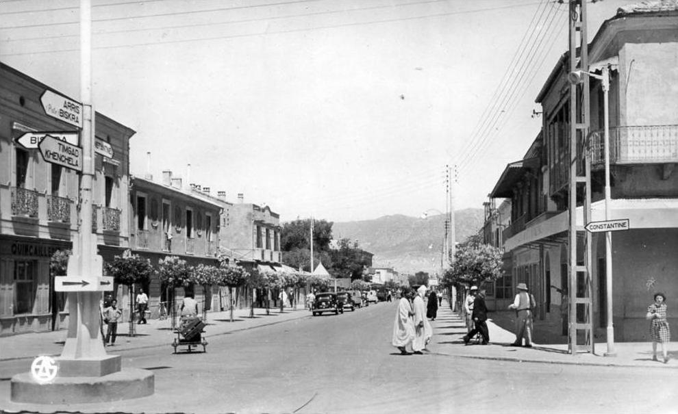 BATNA...AVENUE DE LA REPUBLIQUE...CPSM PETIT FORMAT ANIMEE