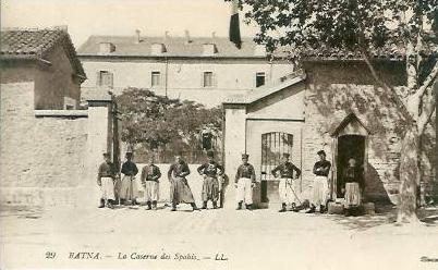 AlgerienBATNALa Caserne des Saphis.Nombreux soldats.non écrite.