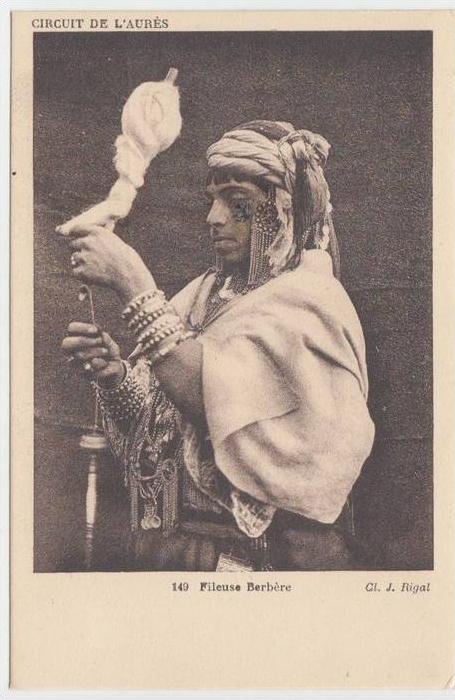 cpa Algerie L´Aures Chaouia Fileuse Berbere