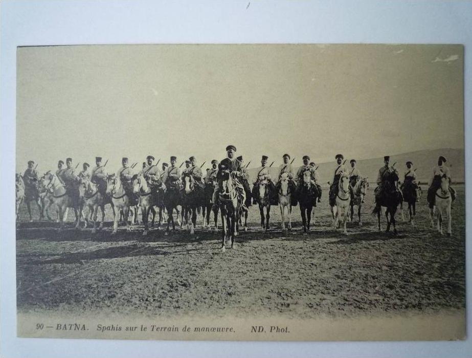 BATNA  (Algérie)    SPAHIS  sur le Terrain de manoeuvre.