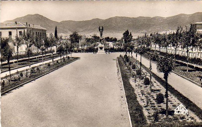ALGERIE  BATNA  Jardin Public et Monument aux Morts
