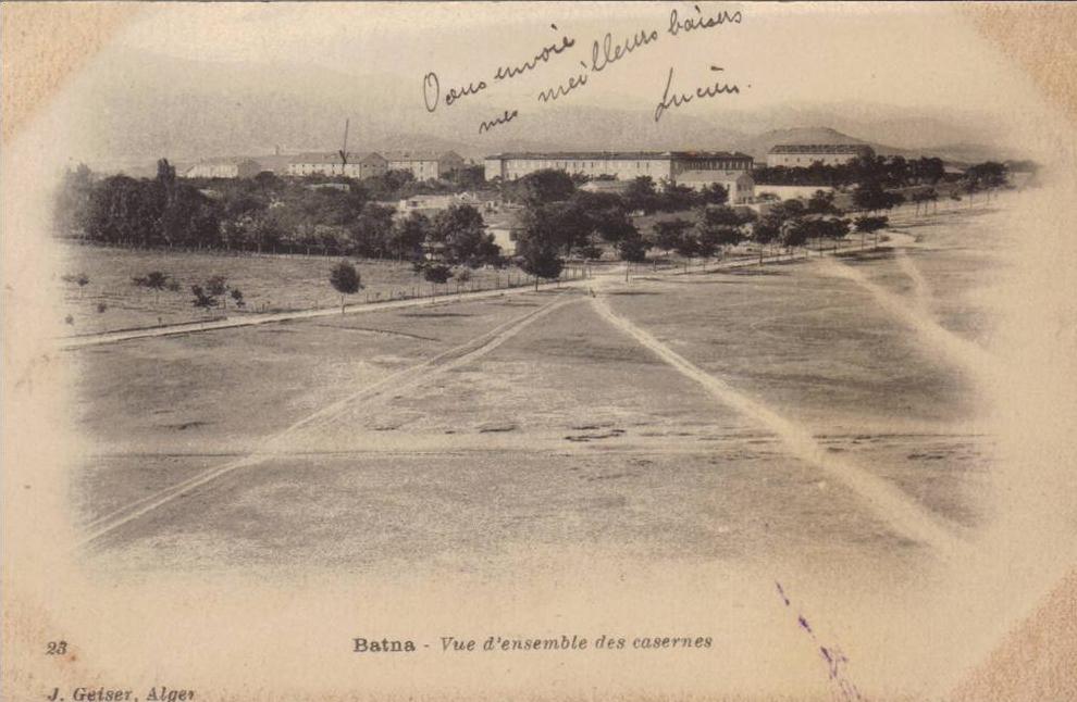BATNA -  VUE D'ENSEMBLE DES CASERNES -  Dos simple -  Cachet  Régiment d'Afrique -  J. Geiser, Alger