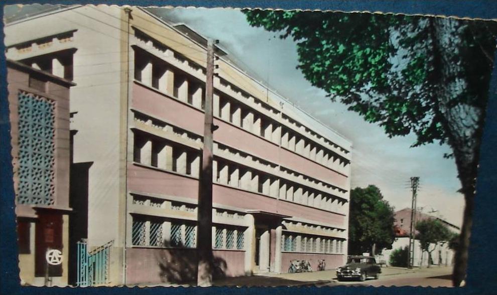 BATNA.Hotel des Finances.Cpsm,voyagé,be,v ieille voiture