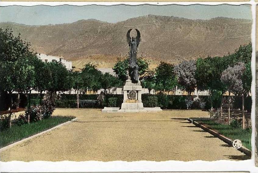 ALGERIE  BATNA  LE MONUMENT AUX MORTS