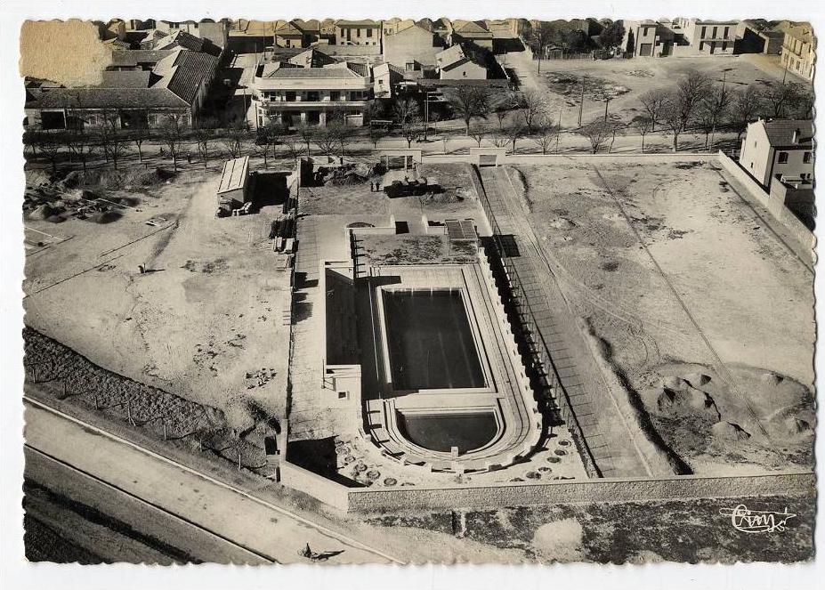 ALGERIE  BATNA  CONSTANTINE  VUE AERIENNE SUR LA PISCINE MUNICIPALE