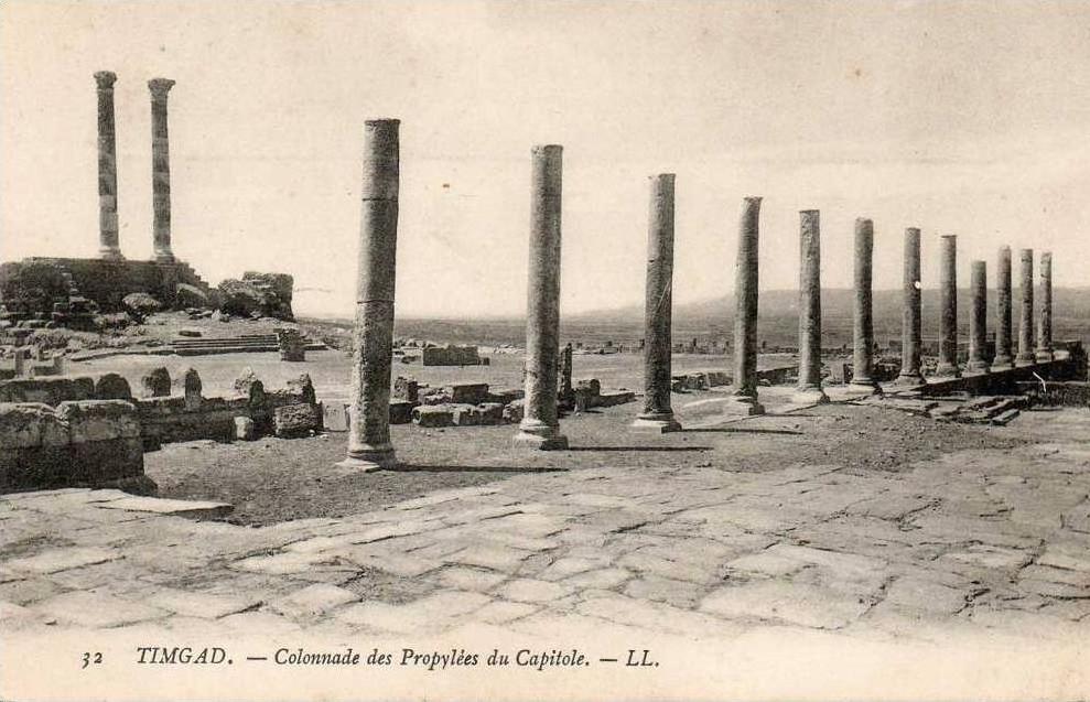 Algérie- (Batna) TIMGAD - Colonnade  des Propylées du Capitole *PRIX FIXE