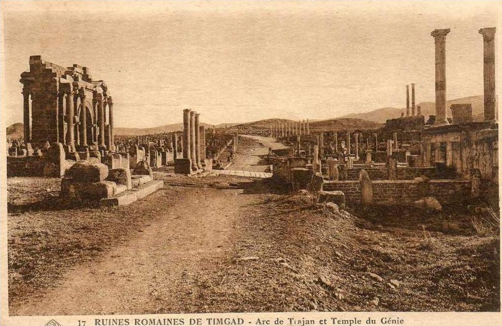 Algérie-(Batna) Ruines Romaines de TIMGAD -Arc de Trajan et Temple du Génie (1) *PRIX FIXE